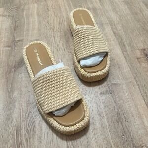 Monrovia | NEW Nude Beige Woven Raffia Chunky Platform Slide Sandals, Size 10